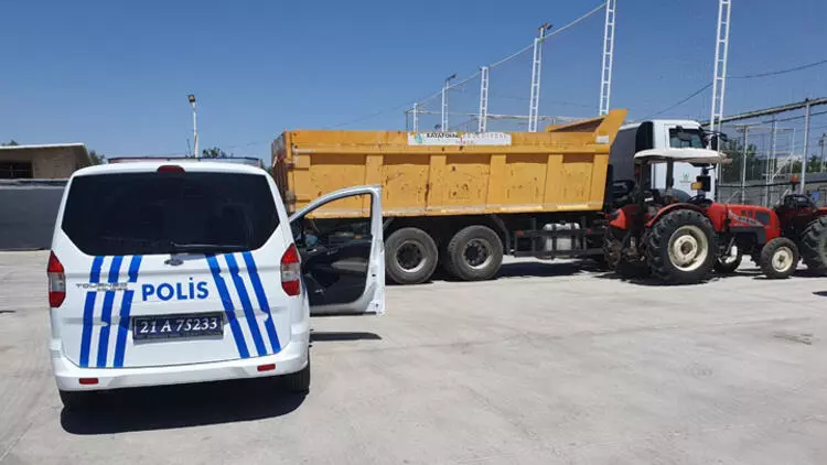 Çocuğa çarptığını fark etmeyen kamyon şoförü yoluna devam etti! Sürücülerin ikazı sonrası polisi aradı