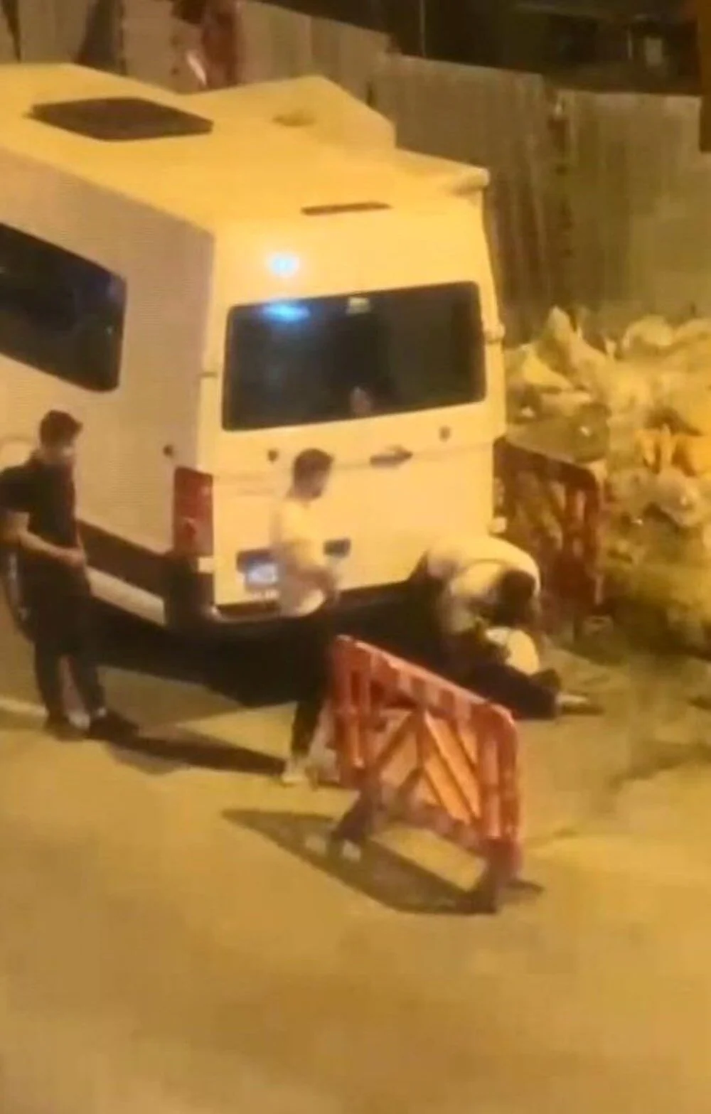 60 yaşındaki bekçiyi “geçmiş olsun” dediği için dövdüler