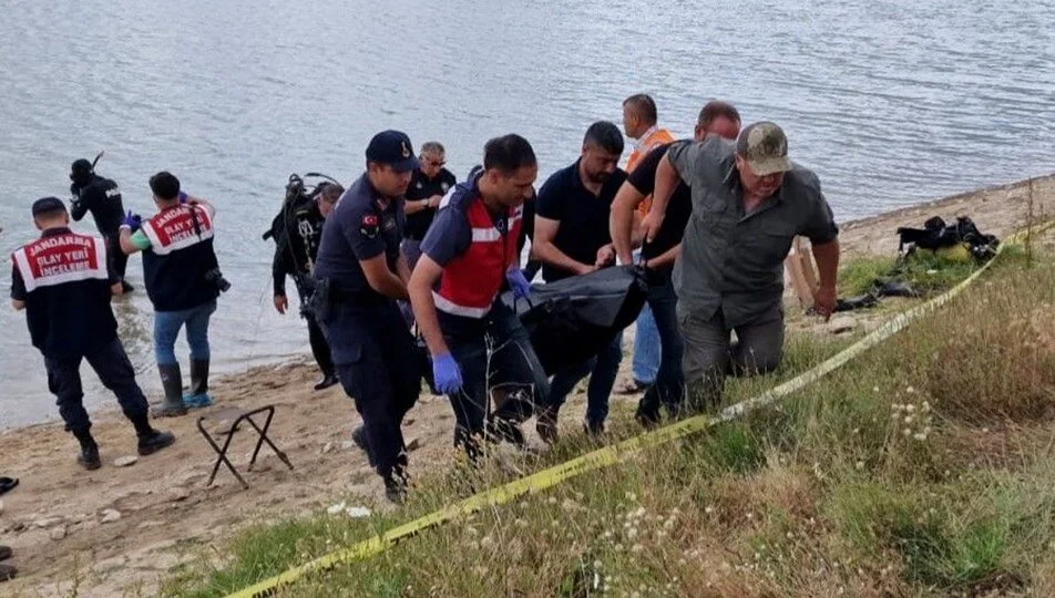 Oltasını kurtarmak için girdiği gölette boğularak can verdi