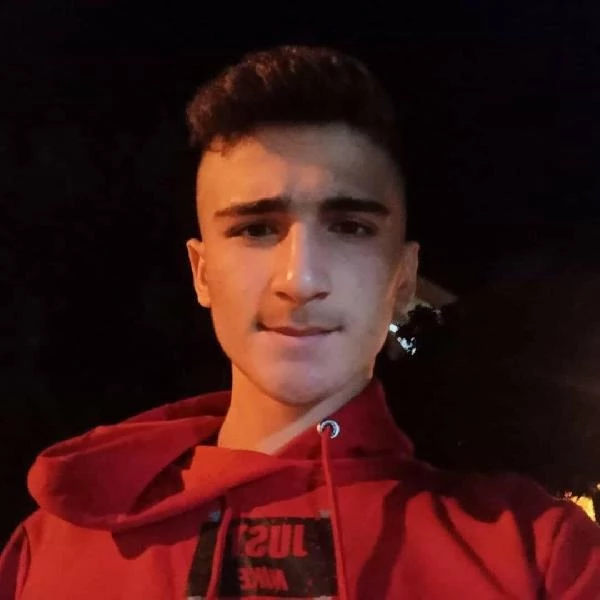 Kardeşinin ettiği kavgayı ayırmak isterken bıçaklayarak öldürdü