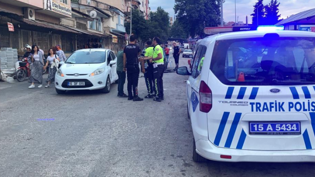 Sevgilisi’nin kocasına yakalanınca arabasıyla ortalığı birbirine kattı