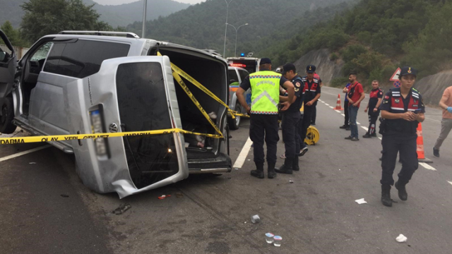 Düğünden dönen aile feci kaza yaptı! Ölü ve çok sayıda yaralı var