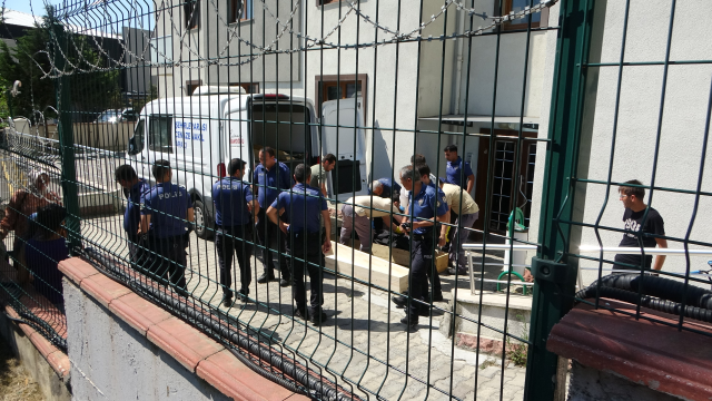 Önce sevgilisinin boğazını kesti daha sonra kendini astı!