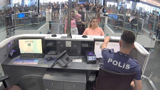 İç çamaşırına sakladığı 30 milyon lira değerindeki pırlantaları İstanbul Havalimanı polisi ele geçirdi