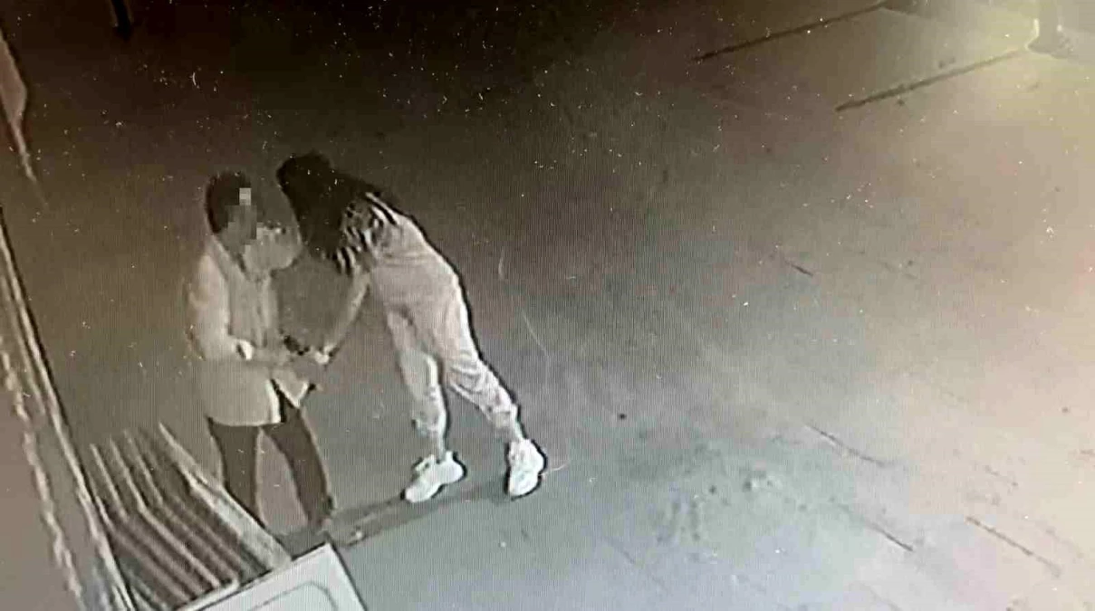 Genç kadın kocası için silahın önüne geçti ama işe yaramadı sokak ortasında 5 el ateş etti