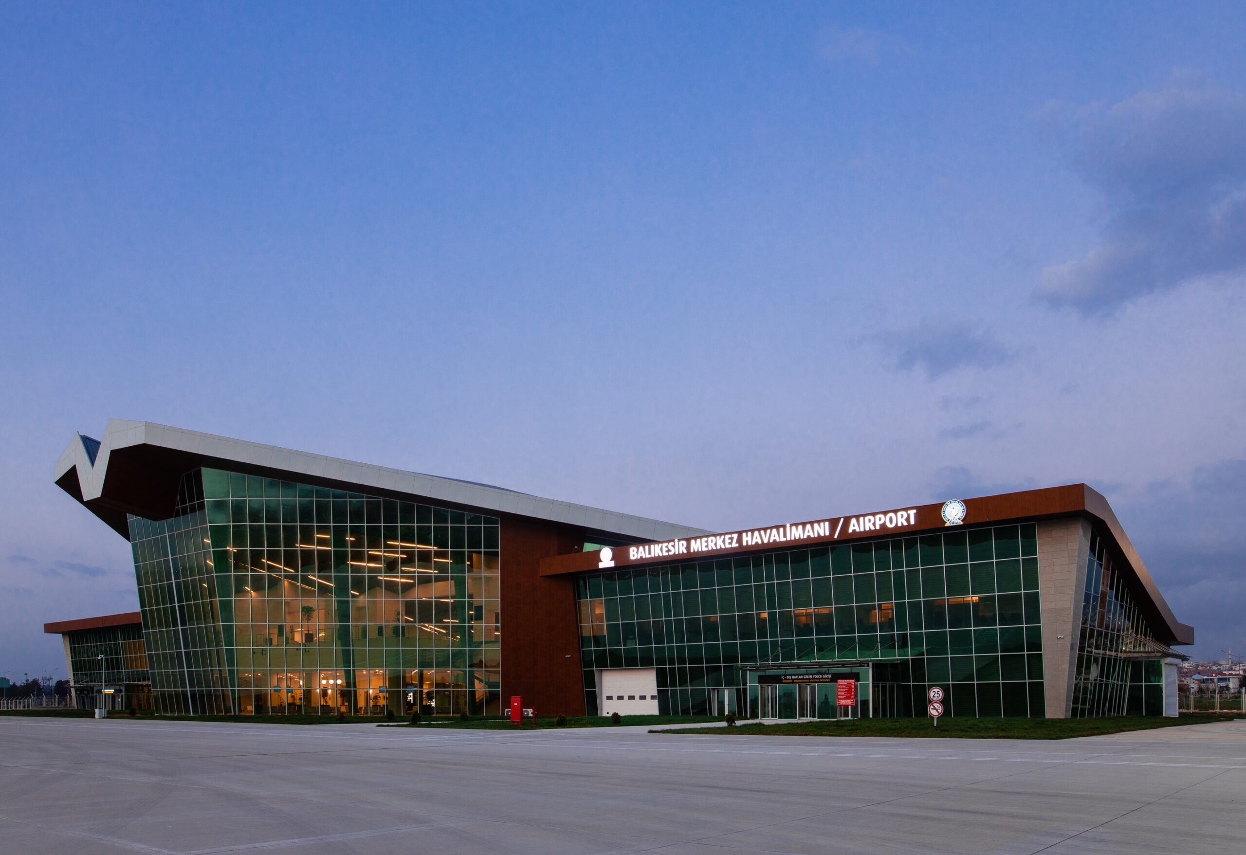 “Gideri gelirinin 169 katı olan Balıkesir havaalanına 6 yıldır yolcu inmedi’’