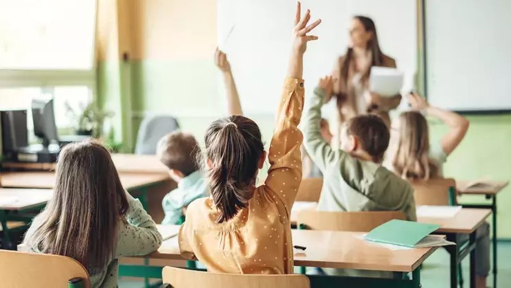 İstanbul’da pazartesi günü eğitim öğretim 10.00 – 15.00 saatleri arasında olacak.