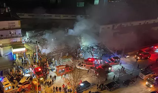 Konya’da 3 katlı bina çöktü! 2 kişi yaralı olarak kurtarıldı 5 kişi enkaz altında